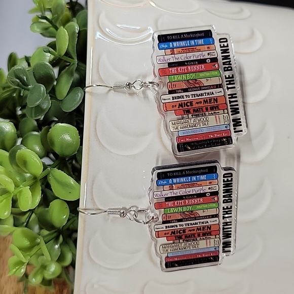 🔥Last Pair🔥 Banned Books Earrings - Picture 5 of 7